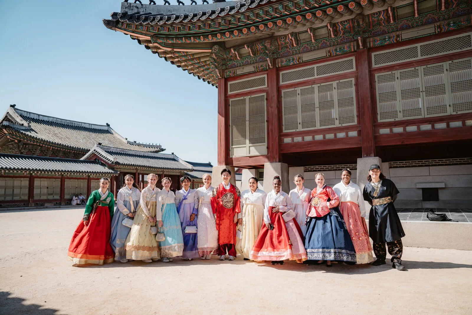 Students at a Korean palace in hanbok